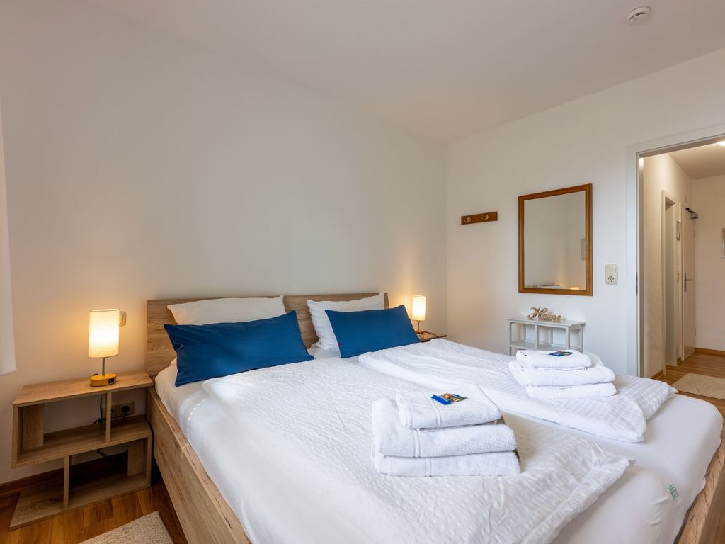 Schlafzimmer mit Blick zum Flur