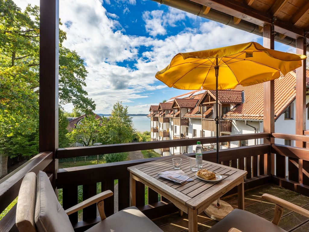 Balkon mit Blick zum Chiemsee