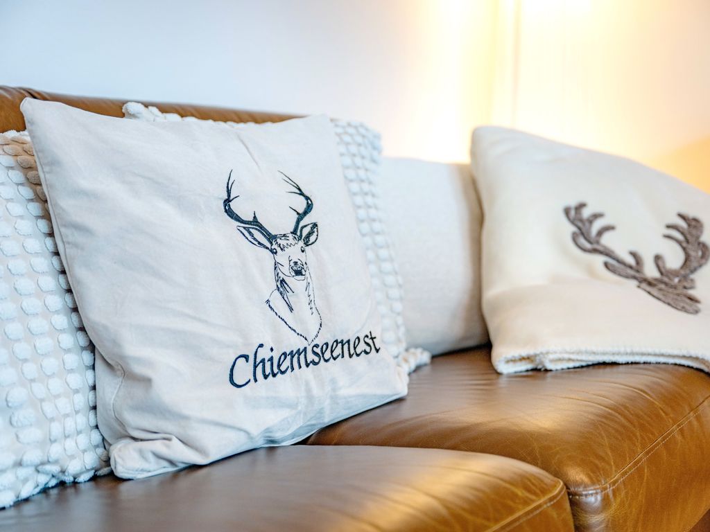 Chiemseenest Kissen auf Sofa