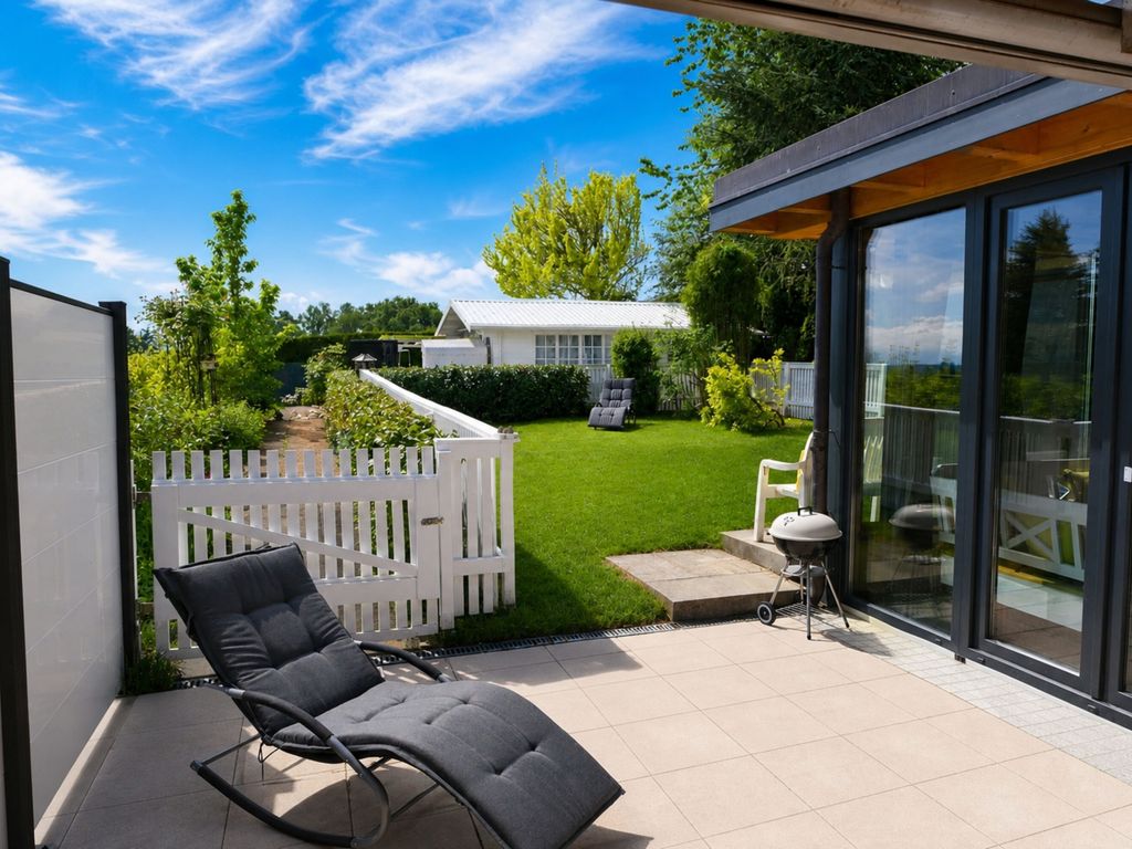 Terrasse mit Blick zum Garten