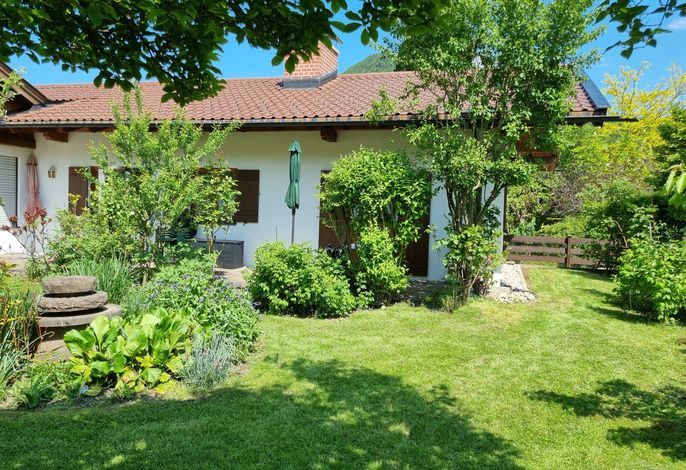 Fast wie ein eigenes Haus, zentral gelegen im ländlichen Stil
