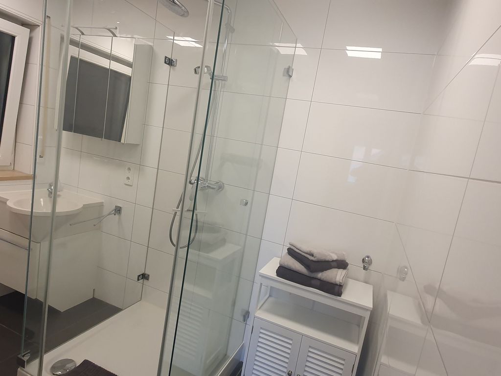 Badezimmer mit Dusche