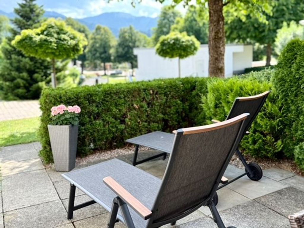 Terrasse mit Ausblick auf die Berge