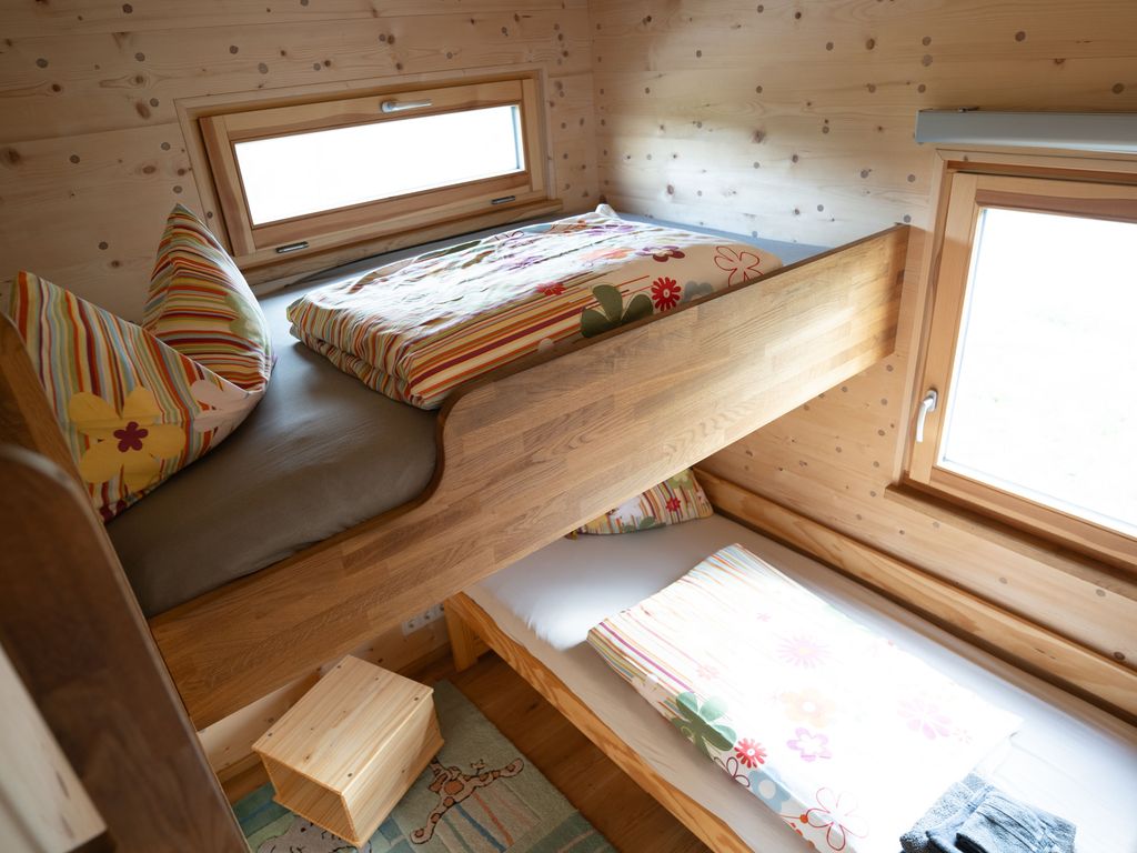 2. Schlafzimmer mit Hochbett (120x200)