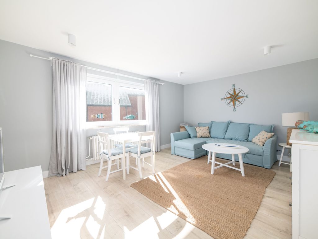 Wohnzimmer mit Schlafsofa