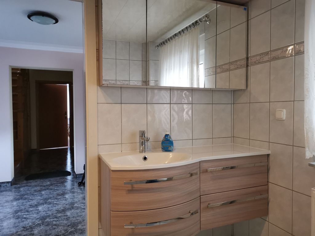 Bad im unteren bereich der Ferienwohnung