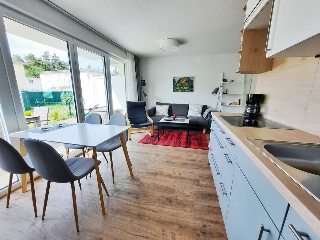 Wohnzimmer mit offener Küche