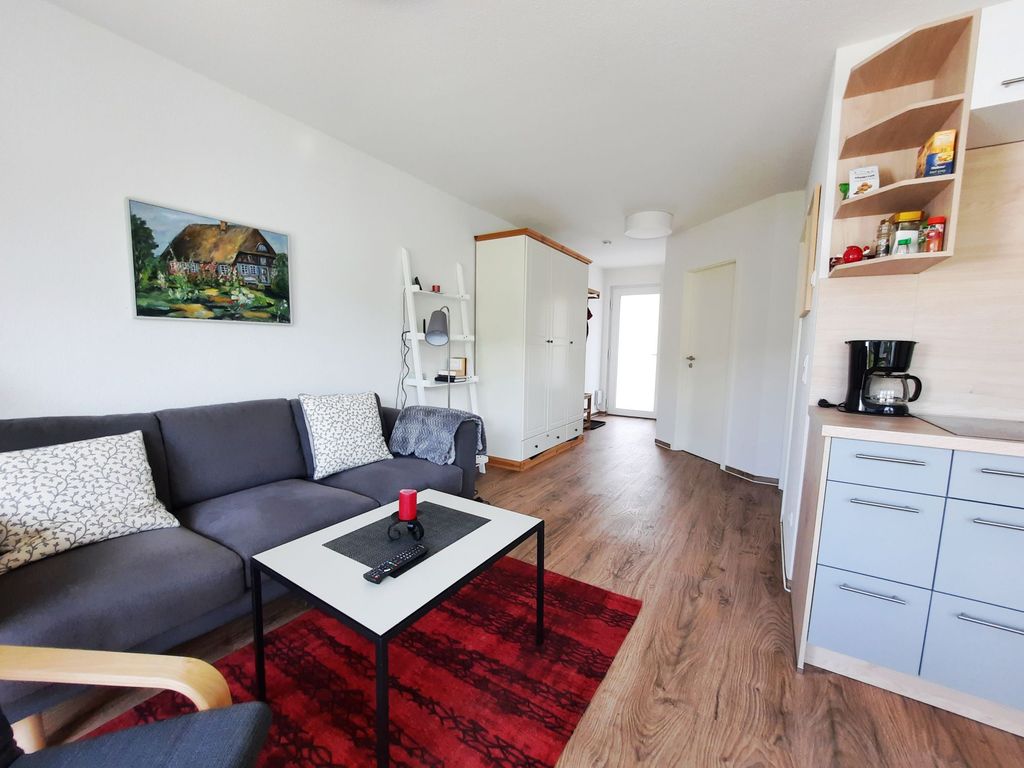 Wohnzimmer mit offener Küche