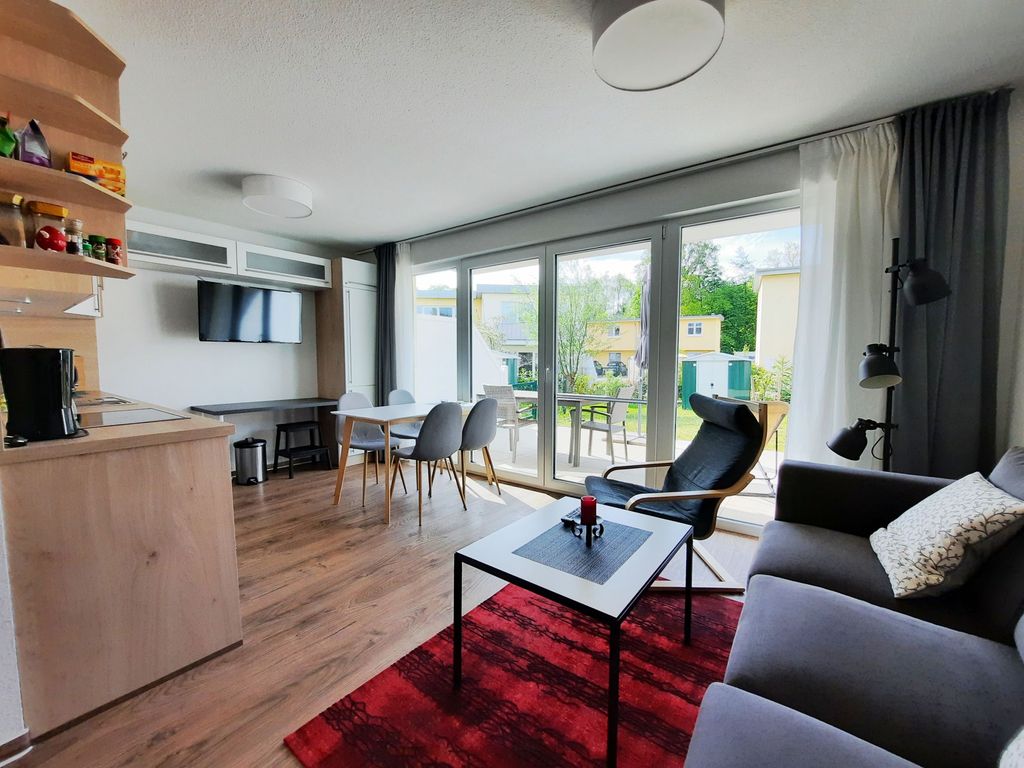 Wohnzimmer mit offener Küche