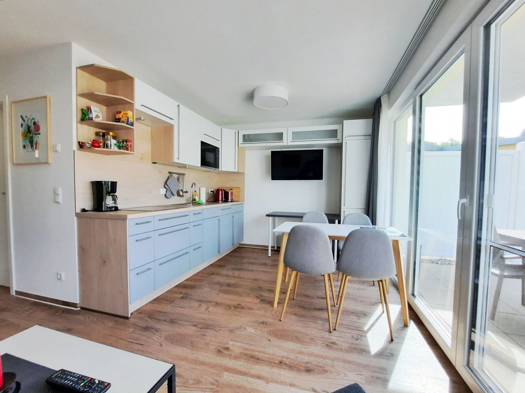 Wohnzimmer mit offener Küche