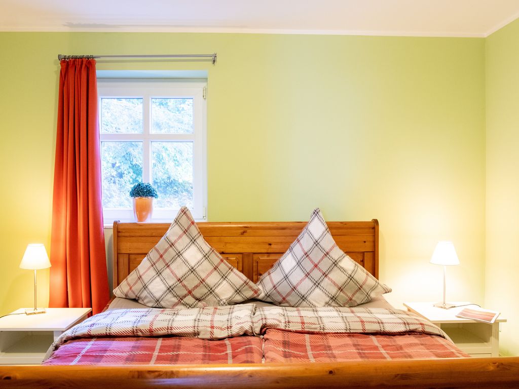 Eltern Schlafzimmer Wohnzimmer alter Pferdestall Ferienhof Baustrup