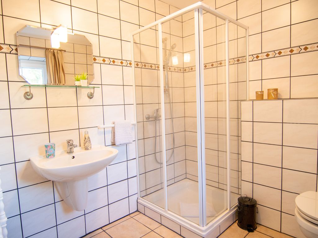 BAdezimmer alter Pferdestall Ferienhof Baustrup