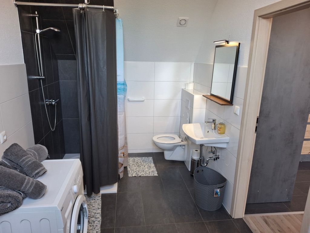 Badezimmer mit Waschmaschine