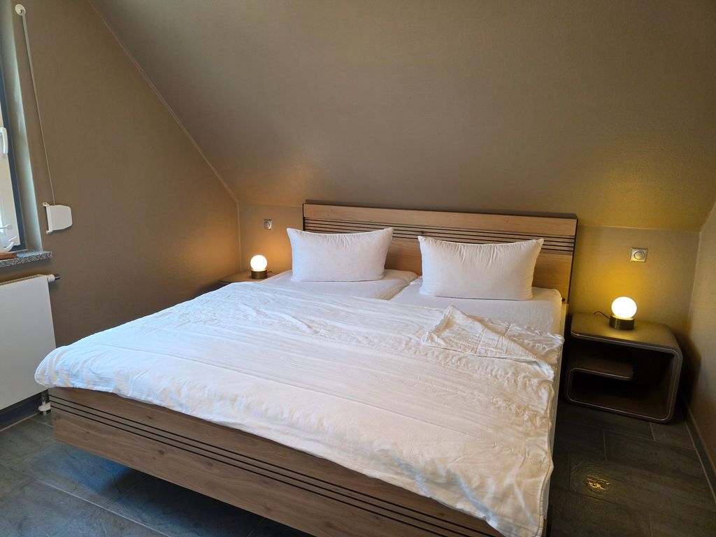 1. Schlafzimmer mit Doppelbett
1,80x 2,00 m