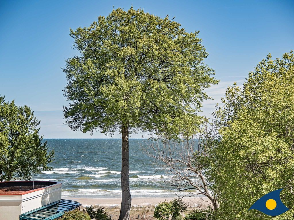 Meerblick vom überdachten Balkon