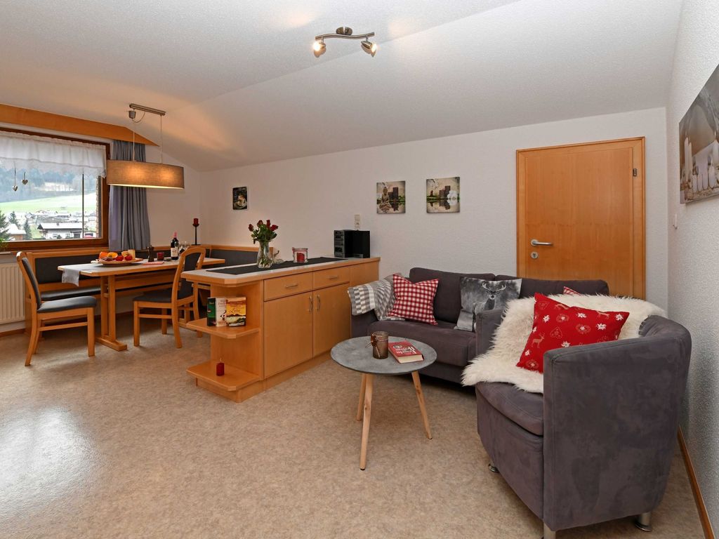 großes Wohn- und Esszimmer
