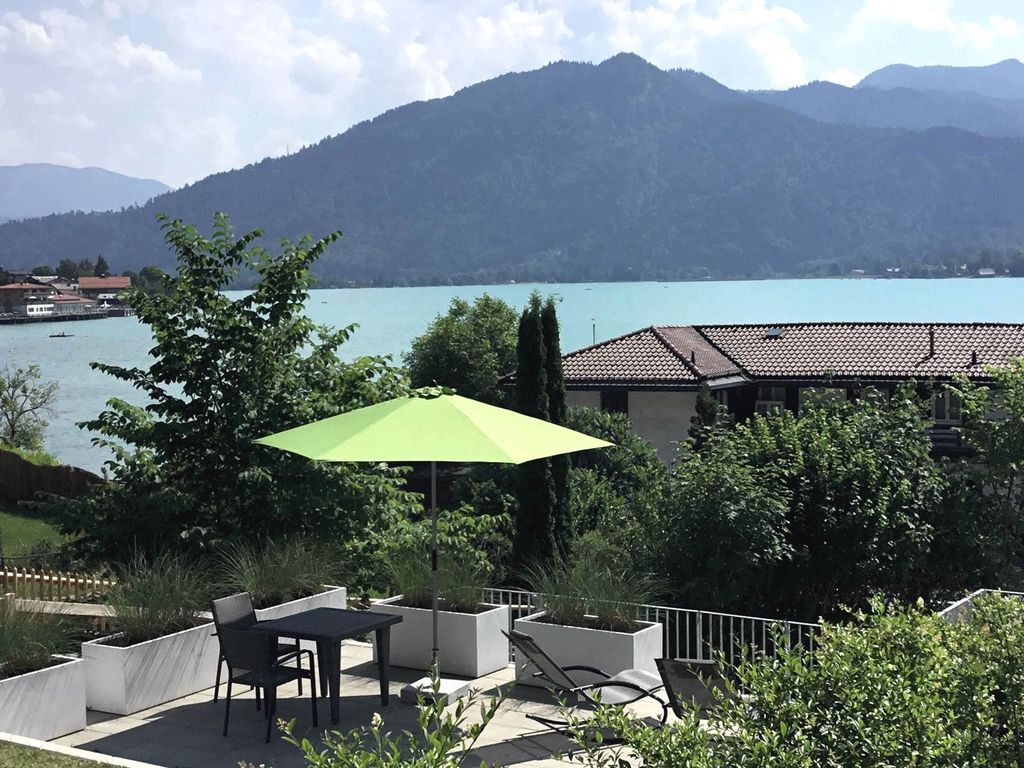 Ausblick von der eigenen Terrasse auf den See