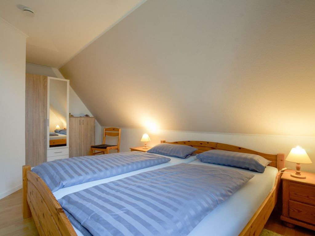 SZ mit Doppelbett und Kleiderschränke