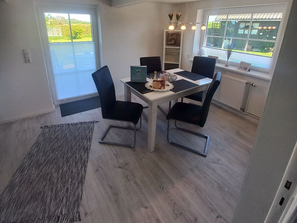 Esszimmer mit anliegender Terrasse