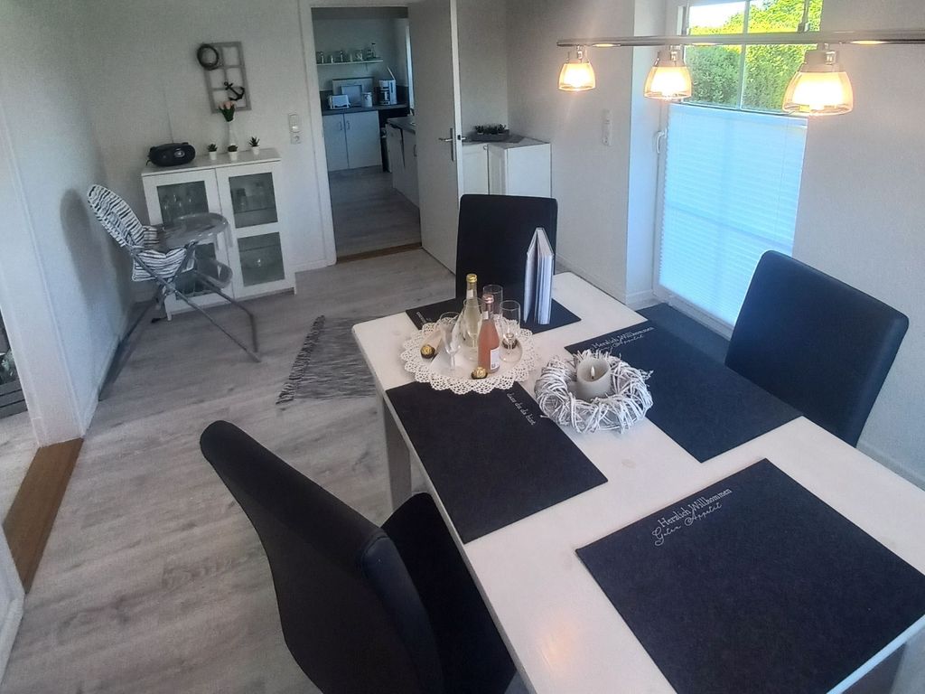Esszimmer mit anliegender Terrasse