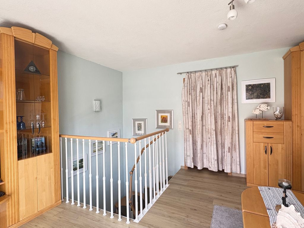 Wohnzimmer mit Balkon
