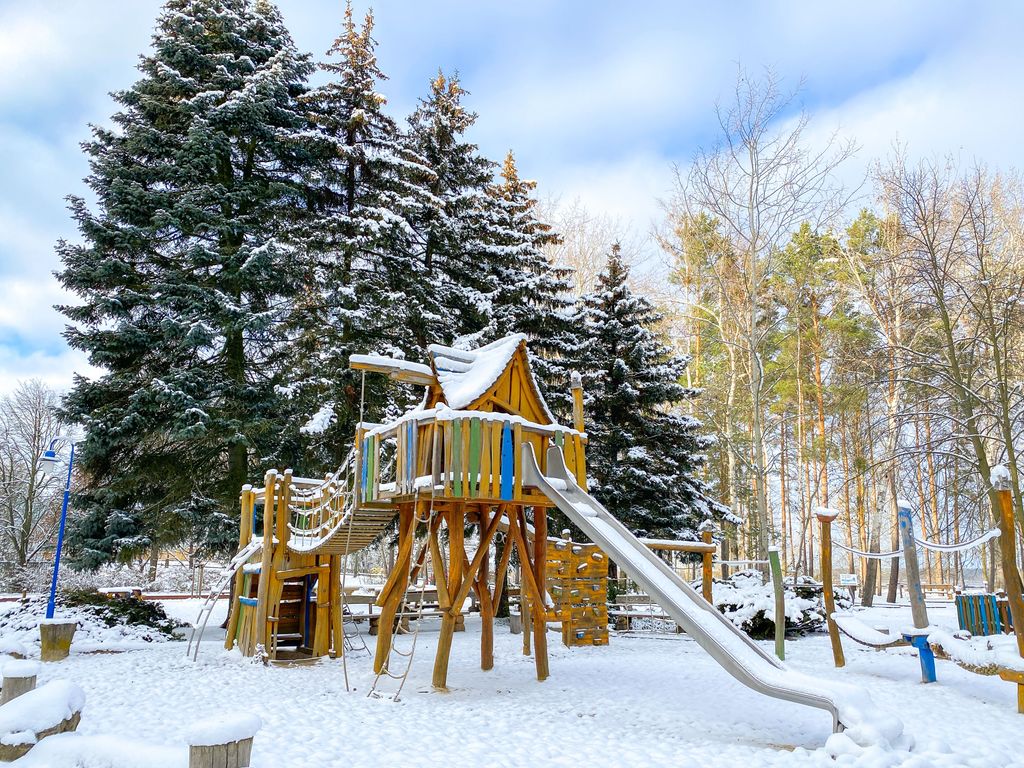 Spielplatz im Winter