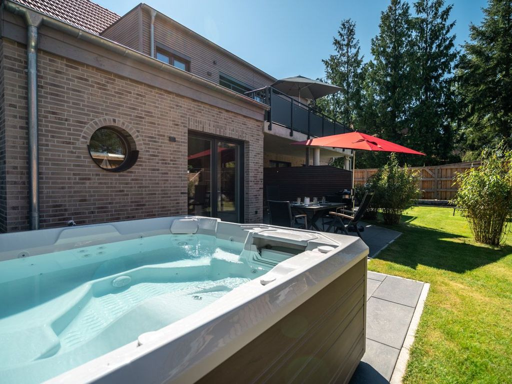 eigener Außen Whirlpool im Garten