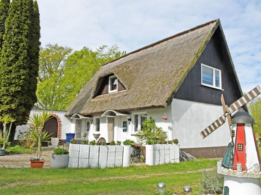 Urlaub unterm Reetdachhaus am Neuensiener See