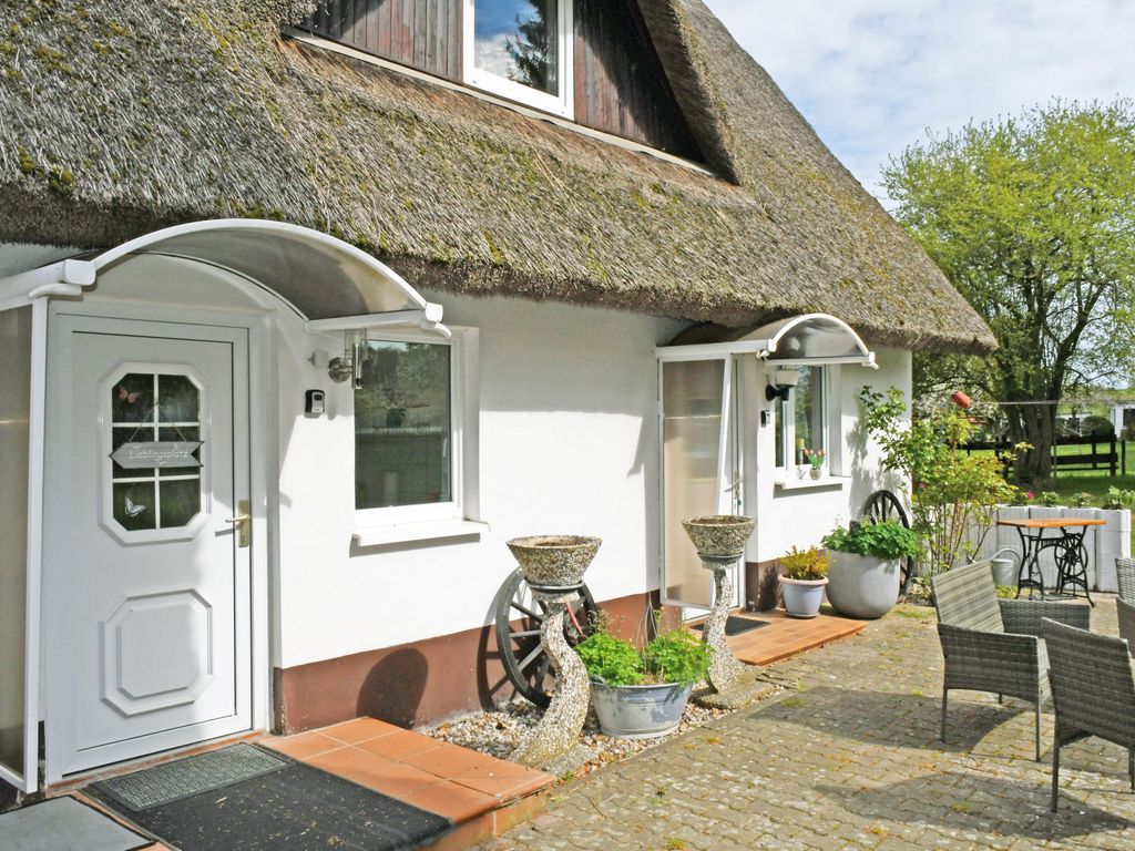 Urlaub unterm Reetdachhaus am Neuensiener See