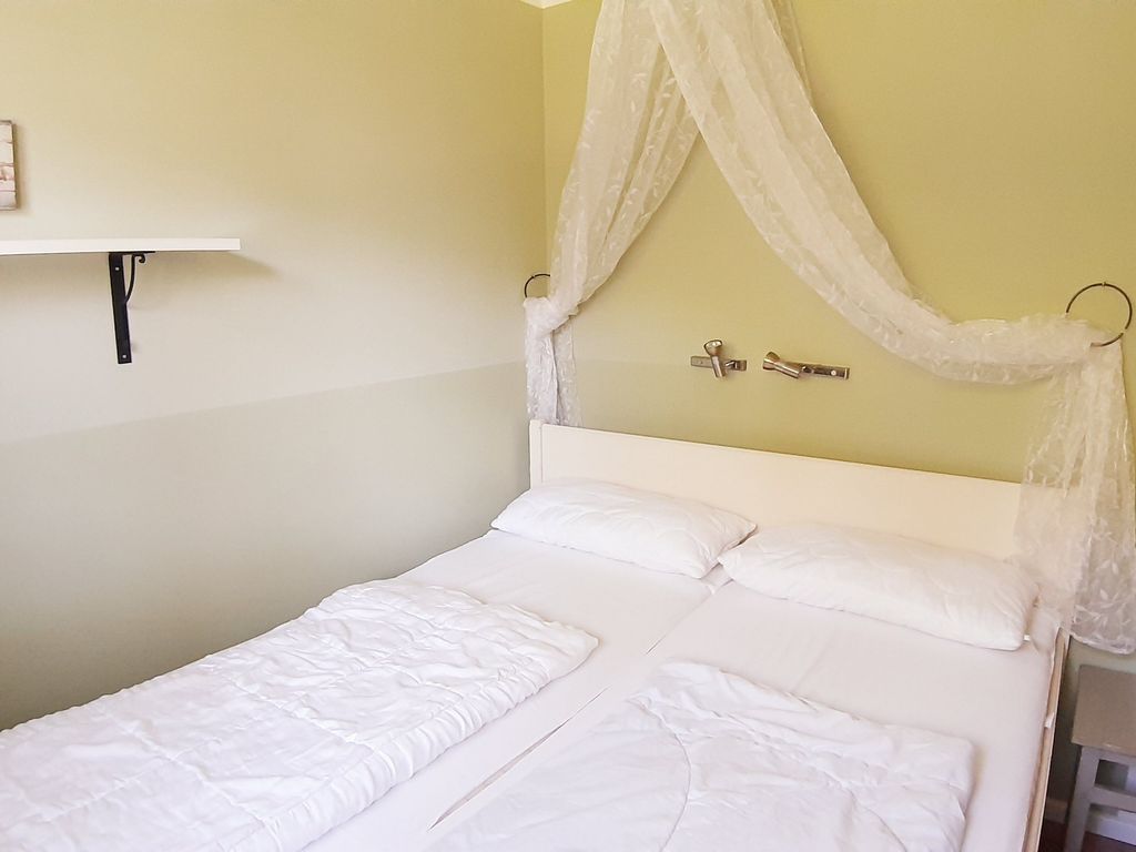 Schlafzimmer mit Doppelbett