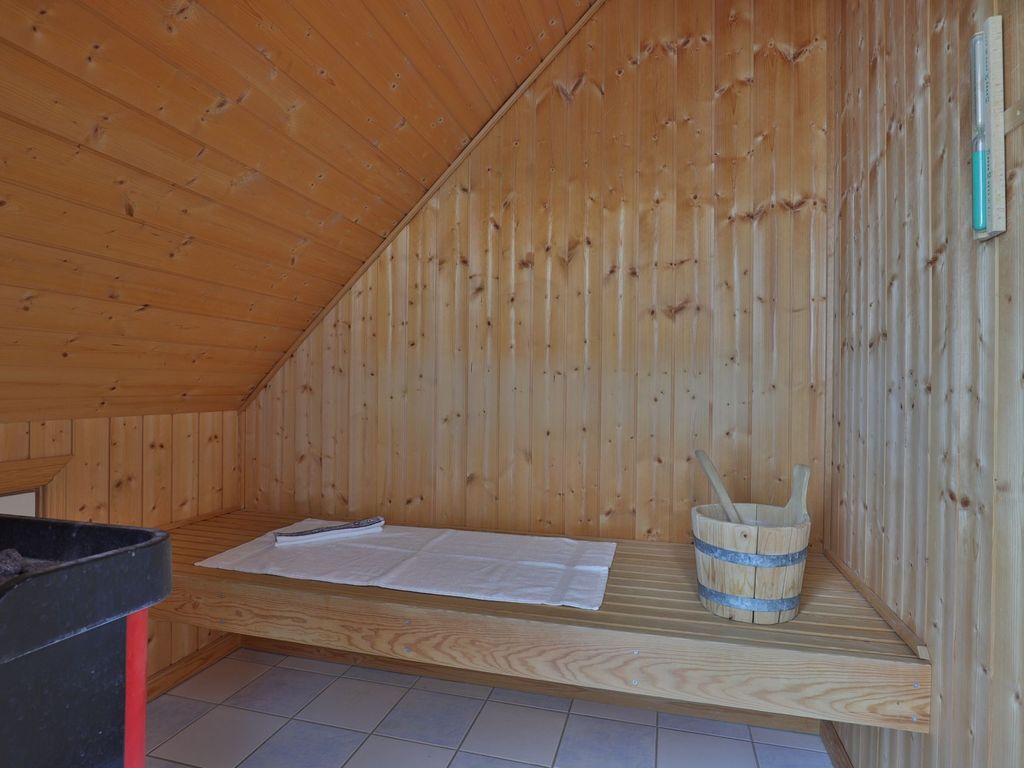 Landhaus Uhlenbusch - Blick in das Duschbad mit Sauna im OG