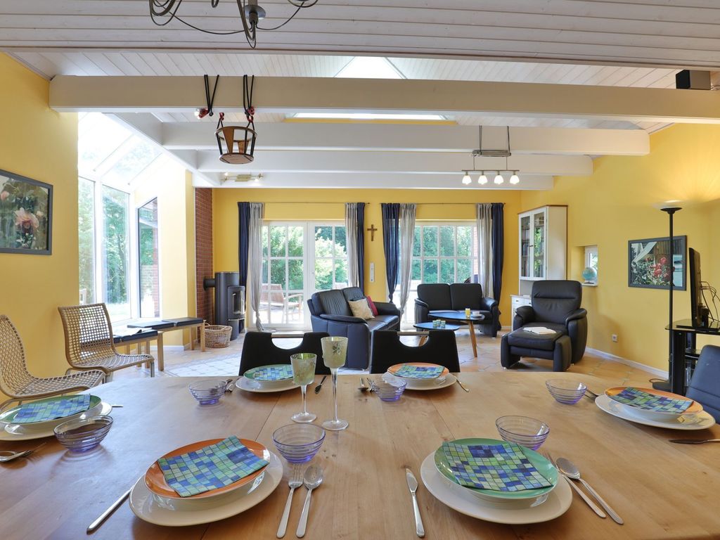 Landhaus Uhlenbusch - Blick auf den offenen Wohn-/Essbereich mit Terrassenzugang