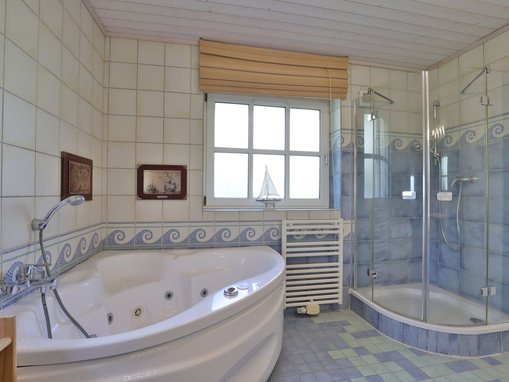 Landhaus Uhlenbusch - Blick in das Vollbad im Erdgeschoss