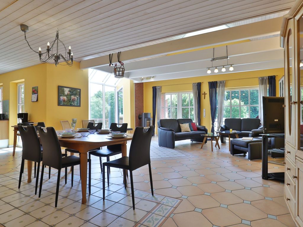 Landhaus Uhlenbusch - Blick auf den offenen Wohn-/Essbereich mit Terrassenzugang