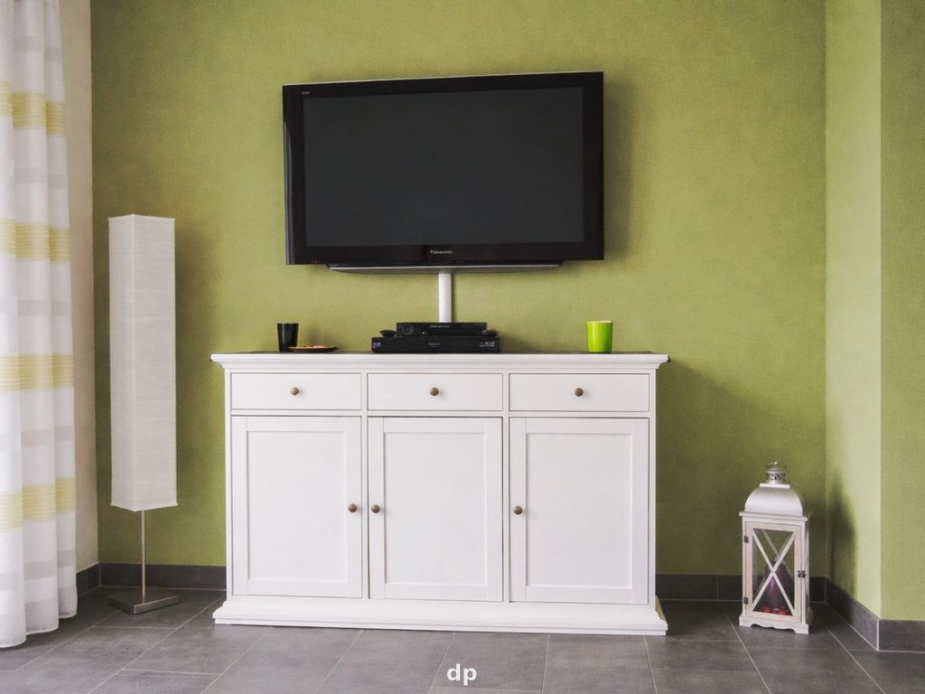 Wohnbereich Flachbild-TV und Anrichte