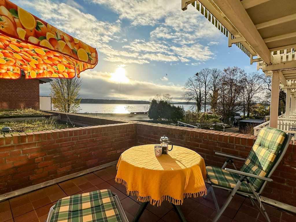 Abendlicher Blick von der Terrasse über die Müritz