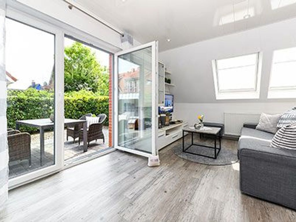 Wohnzimmer mit integriertem Küchenbereich