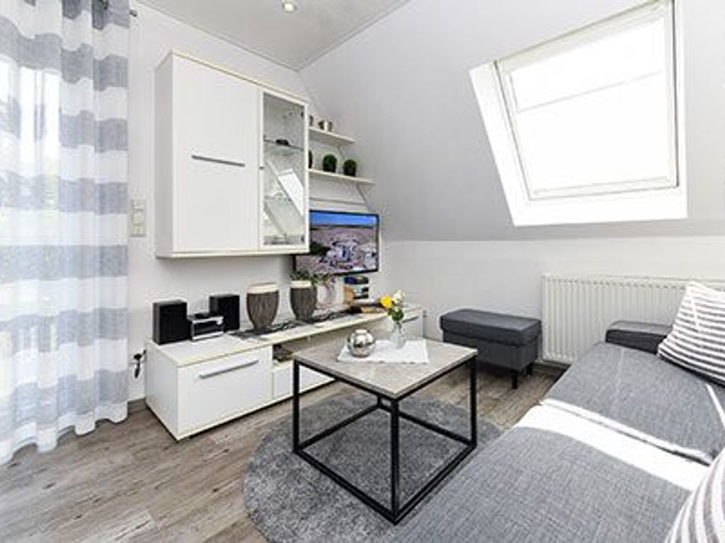 Wohnzimmer mit integriertem Küchenbereich