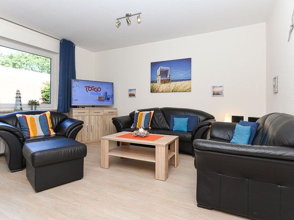 Wohnzimmer mit integriertem Küchenbereich