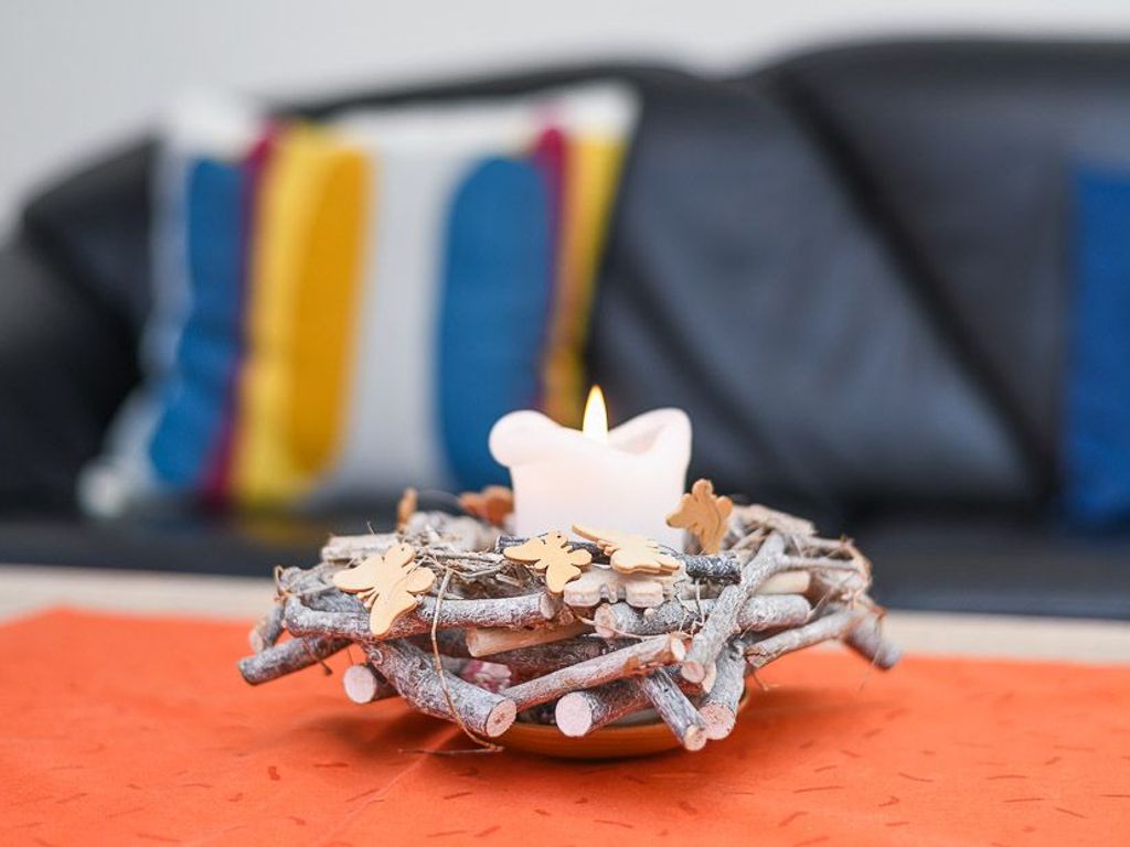 Wohnzimmer mit integriertem Küchenbereich