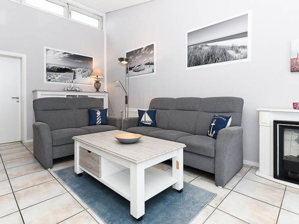 Wohnzimmer mit integriertem Küchenbereich