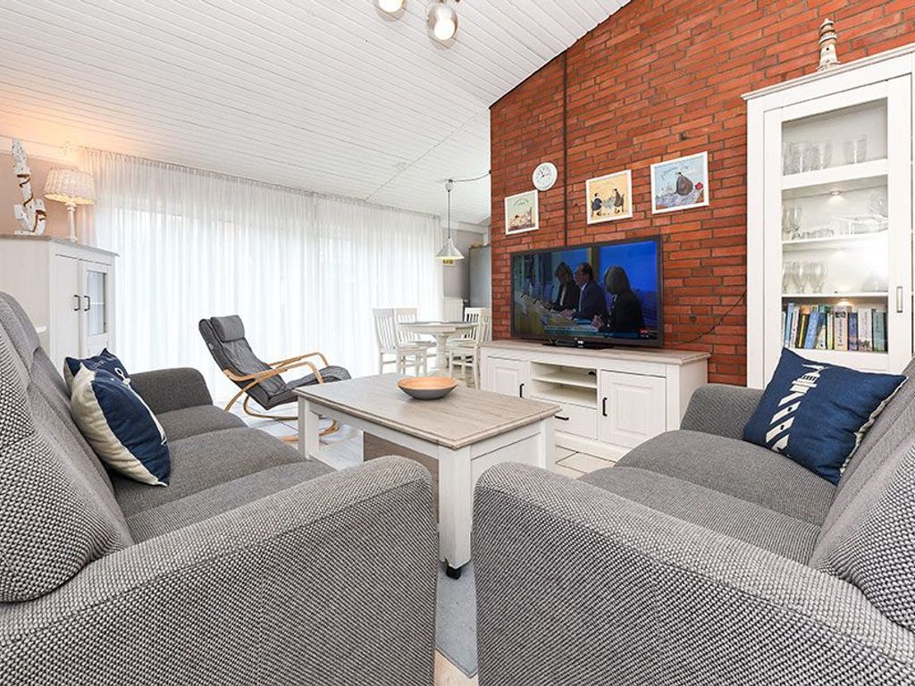 Wohnzimmer mit integriertem Küchenbereich