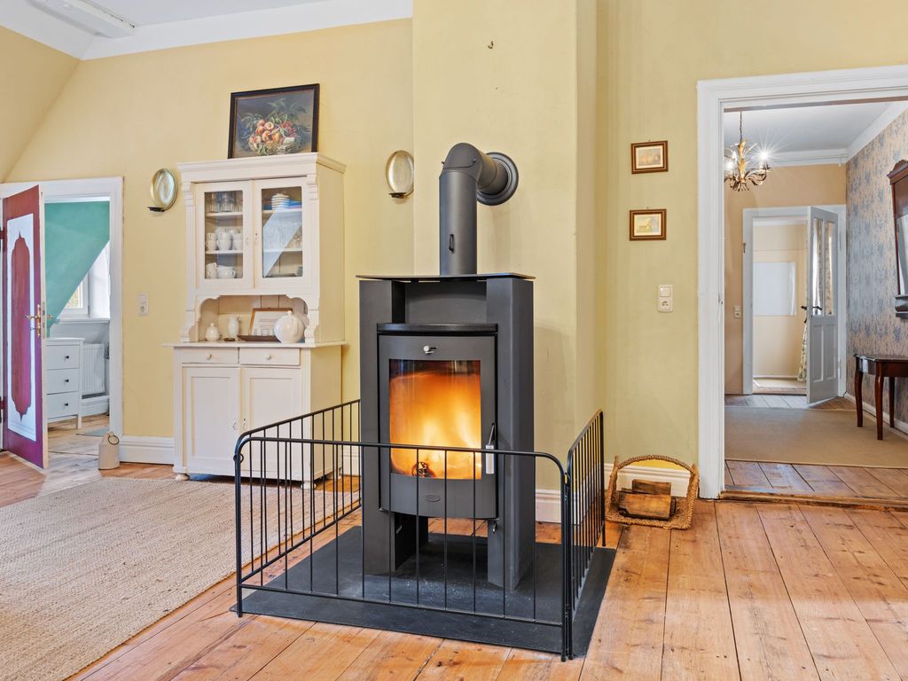Wohnzimmer mit Blick zum Kamin