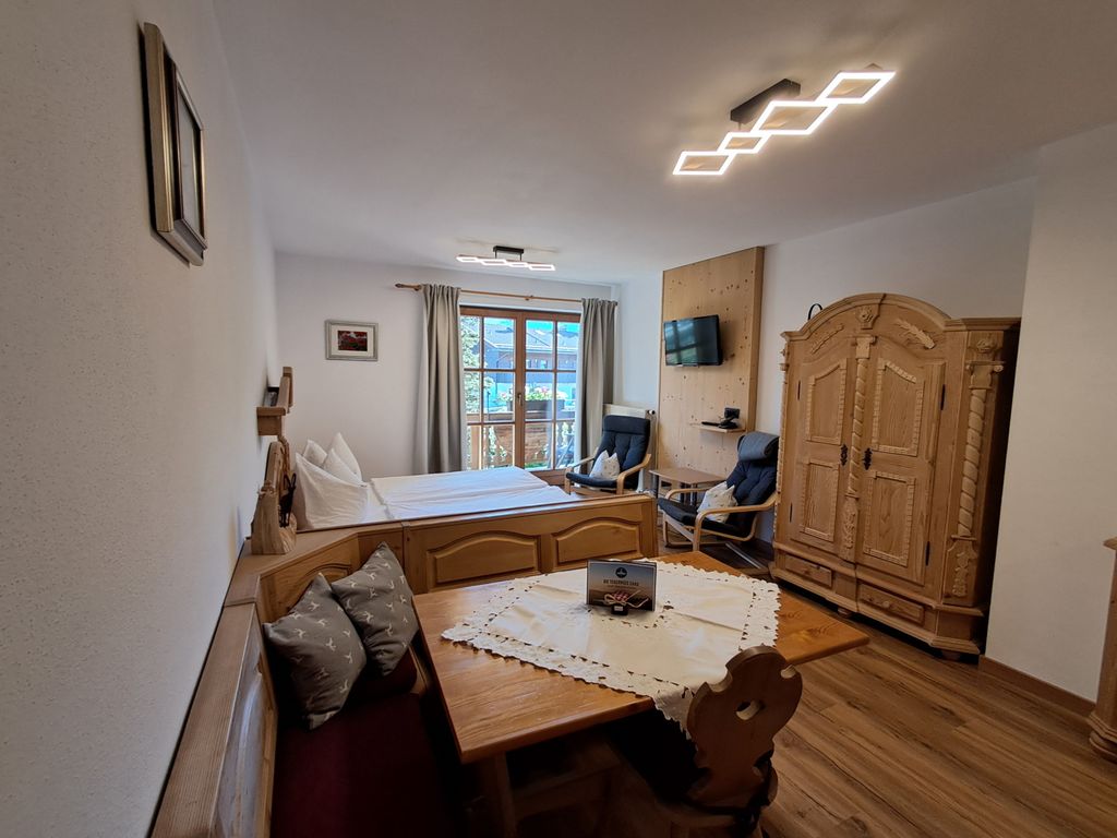 gemütliche Wohnung im bayrischen Stil mit Südbalkon