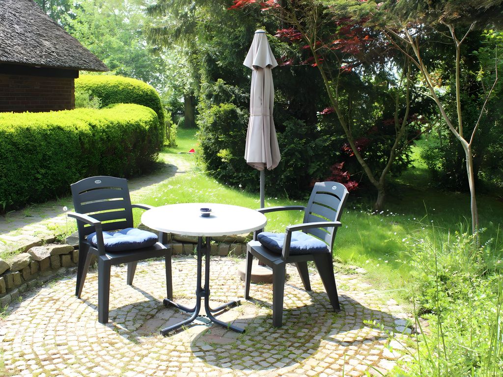 eigene, möblierte Terrasse