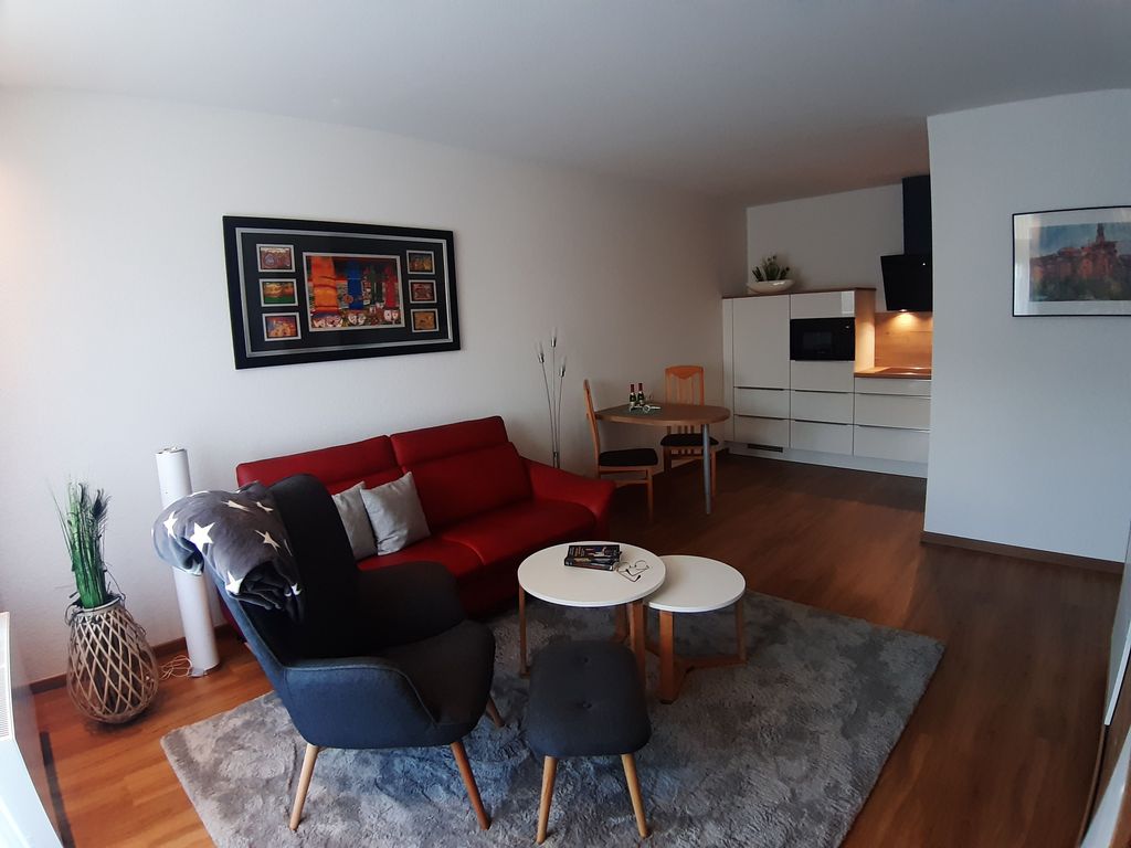Wohnzimmer mit Küche