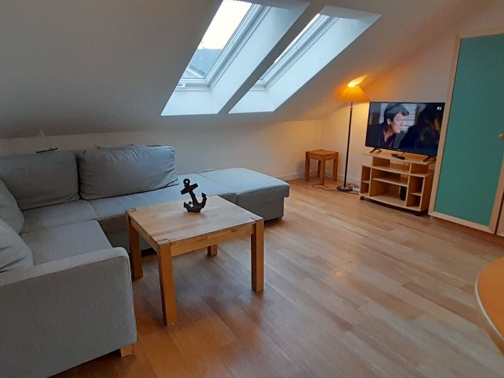 Wohnraum mit Sitzecke (Schlafsofa)