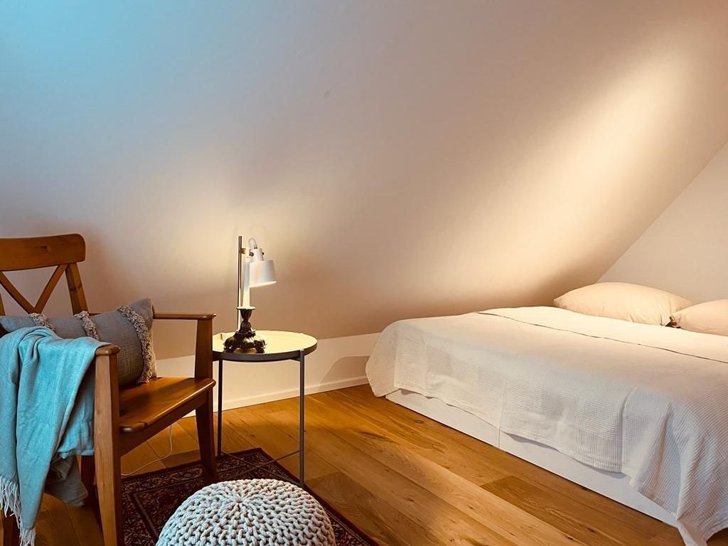 Schlafzimmer links