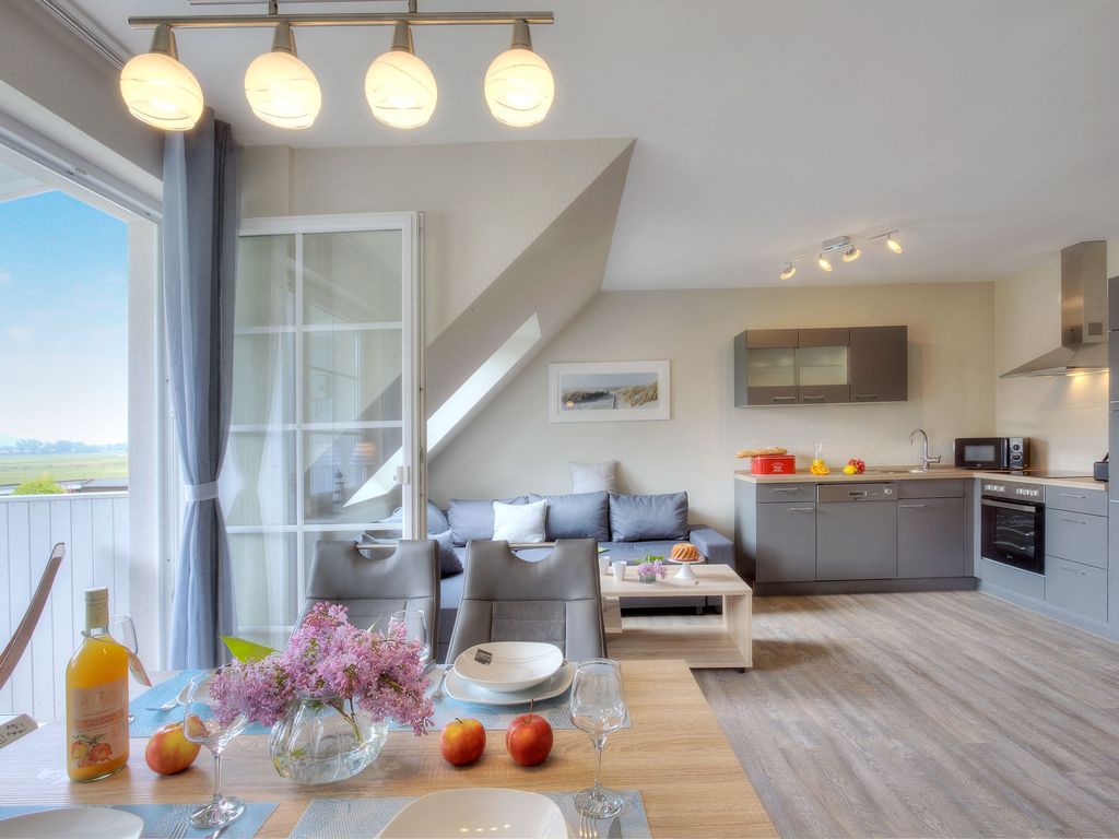 Wohnzimmer mit Sonnenbalkon