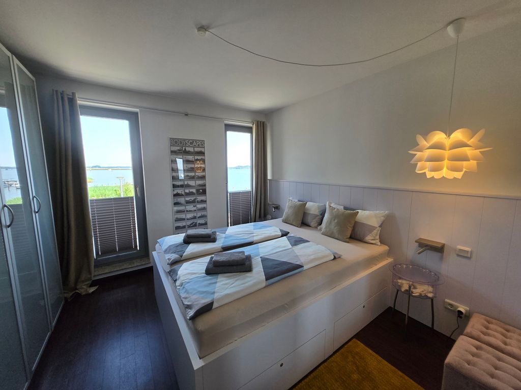 Schlafzimmer 1
